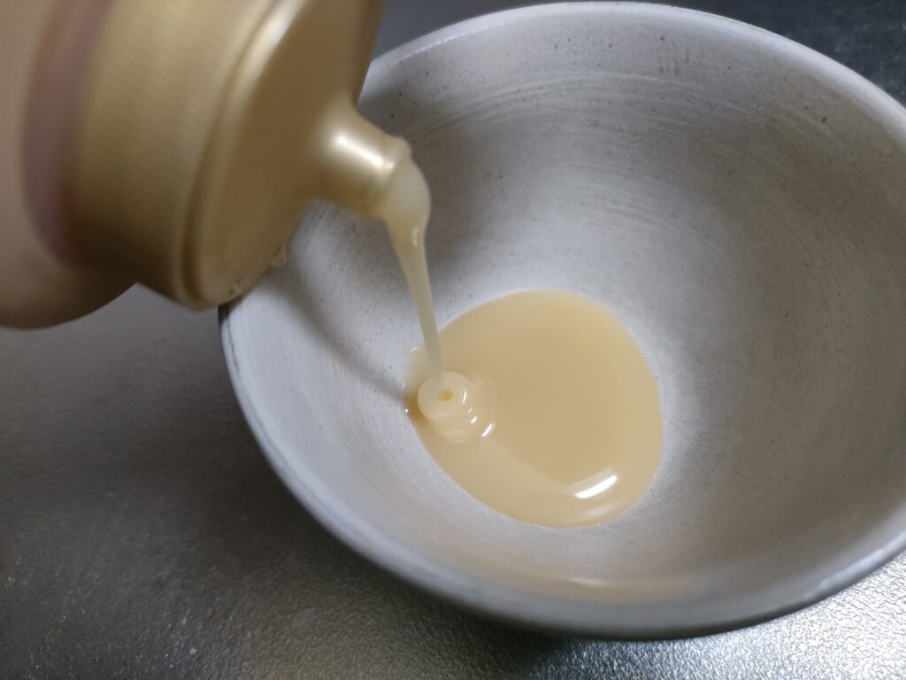 トラー二ホワイトチョコレートソースの中身