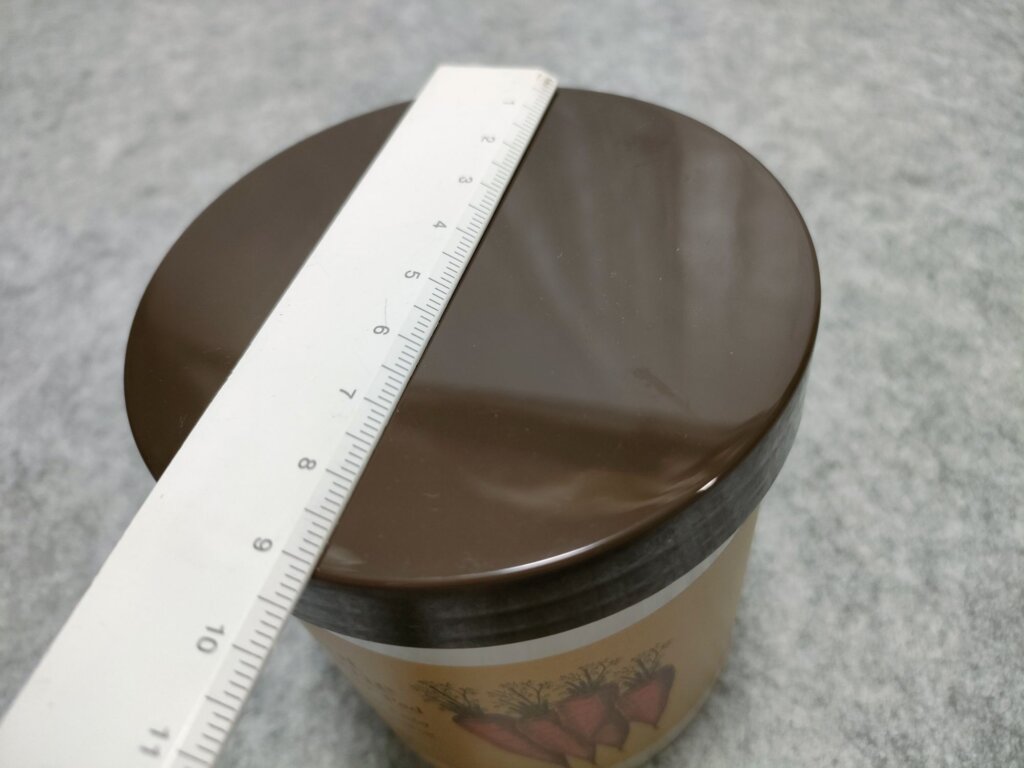 容器全体のサイズ。直径は約9センチ程。